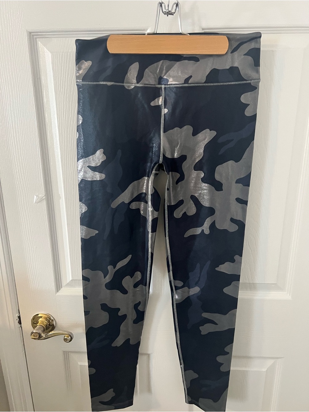 Noli Black & metallic silver leggings